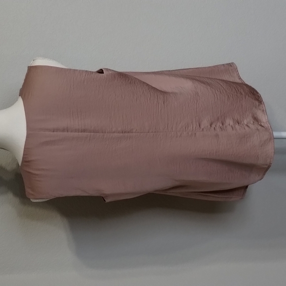 CABI One button Blouse sleeveless size medium maybe pink color satin - Picture 6 of 11